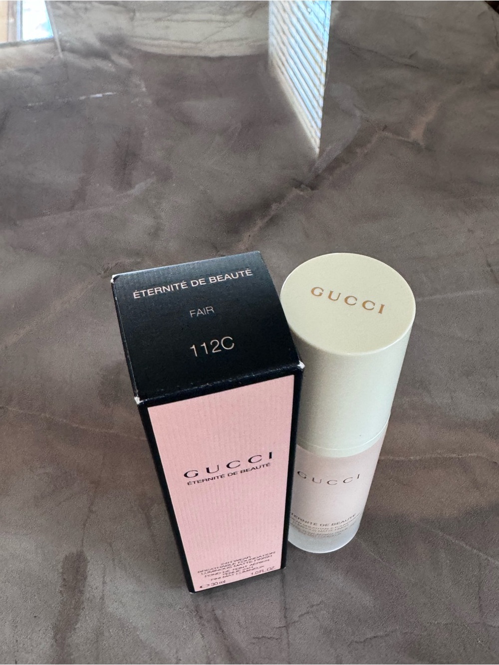 Gucci Éternité de Beauté 24-Hour Full Coverage Luminous Matte Foundation 112C - Picture 3 of 6